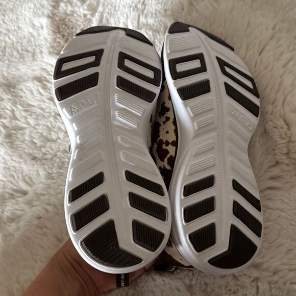 APL Women’s Iconic Phantom in Deep Brown/White/Cow Size 8.5 - Picture 8 of 9